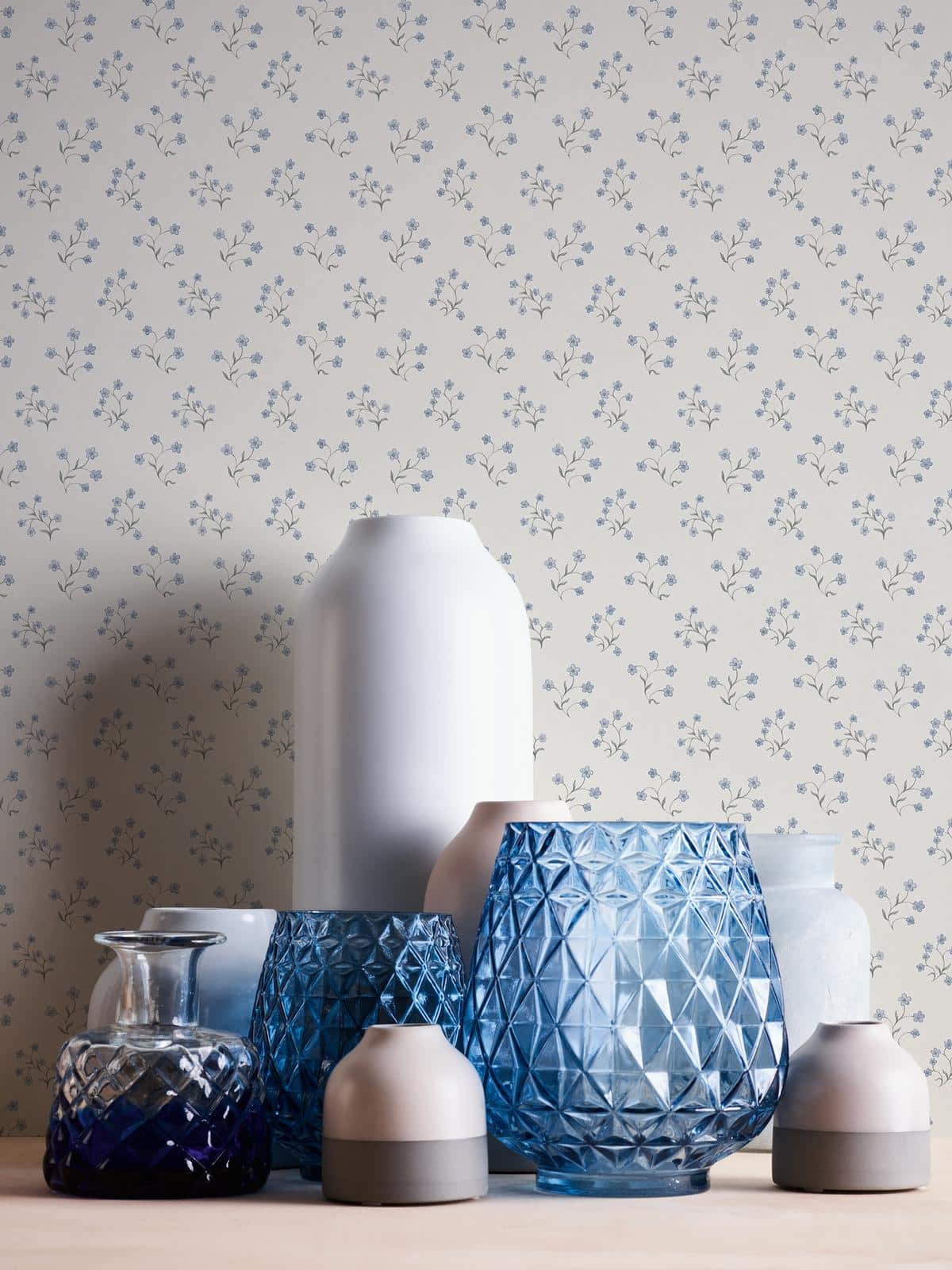 390741_1 Blue non-woven wallpaper with vinyl surface and straight match