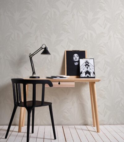 Cream non-woven vinyl wallpaper with offset pattern