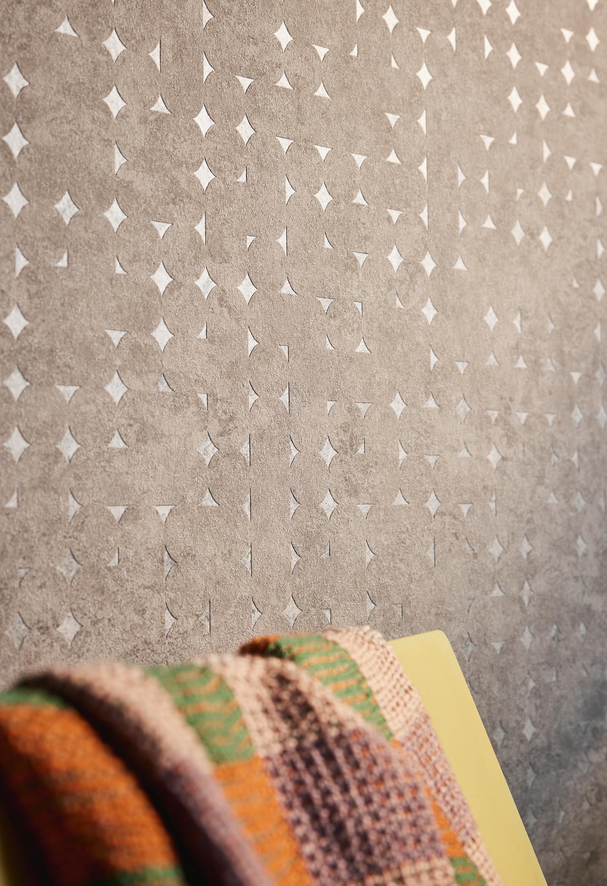 396562_1 Beige vinyl non-woven wallpaper with subtle pattern