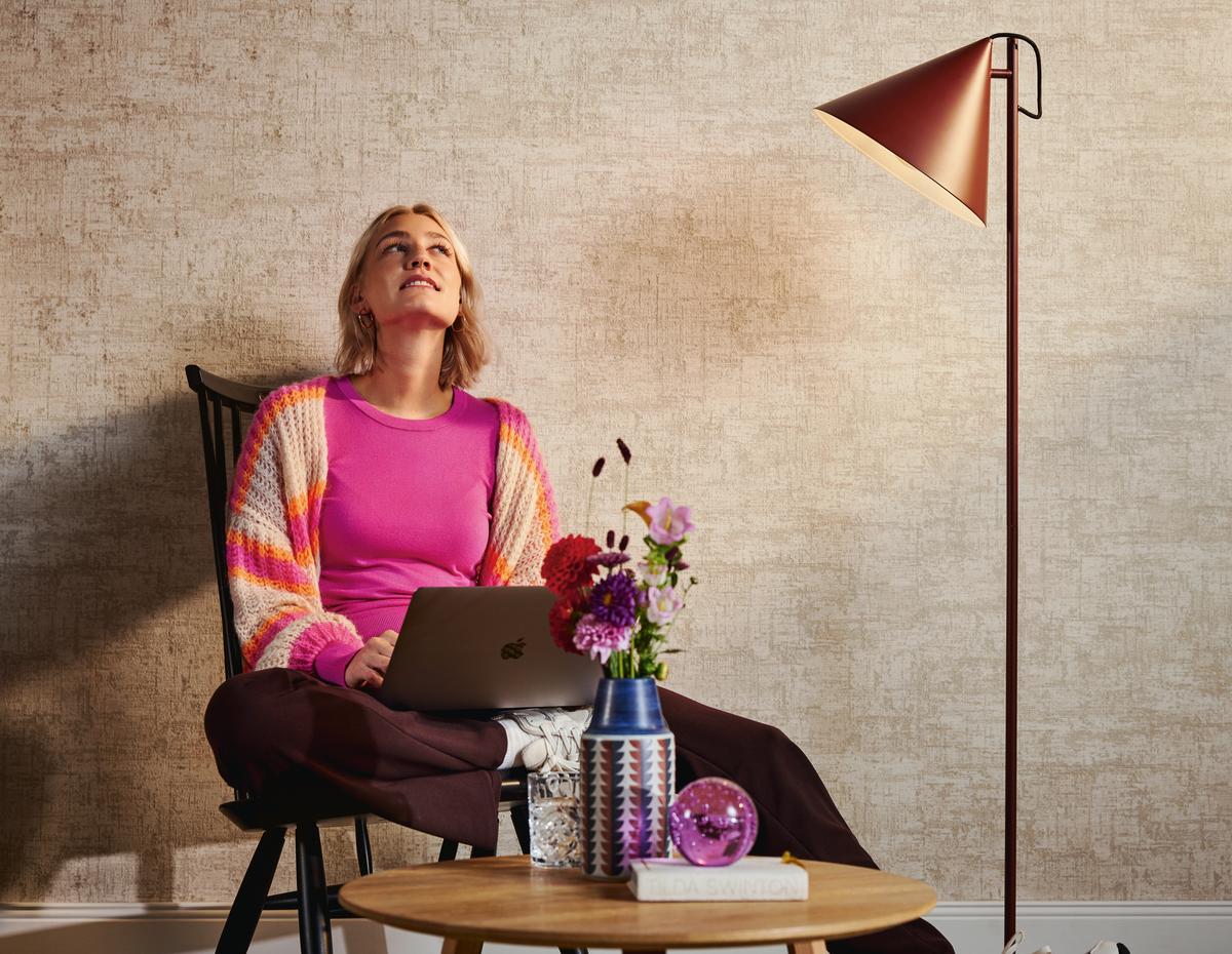 396575_1 Beige non-woven vinyl wallpaper with subtle pattern