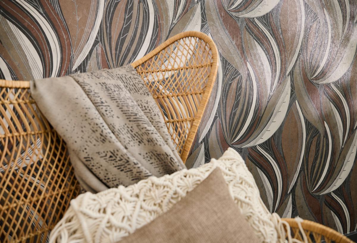 786553_1 Brown non-woven vinyl wallpaper with offset pattern